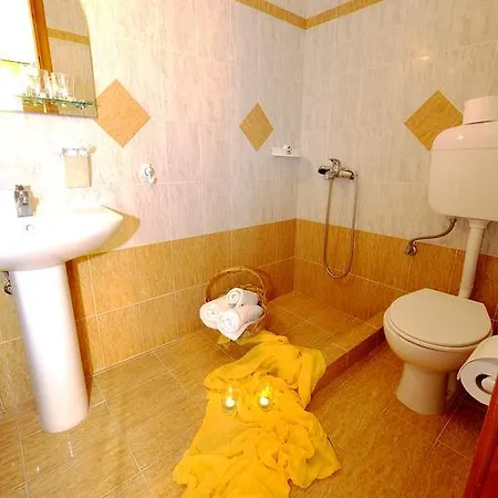 Guest house Iliopetra Adamantas (Milos)