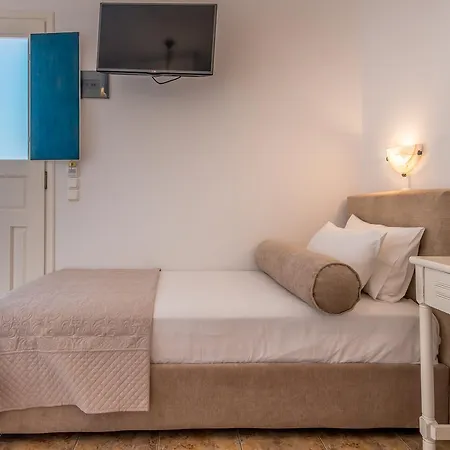 Iliopetra Guest house Adamantas (Milos)