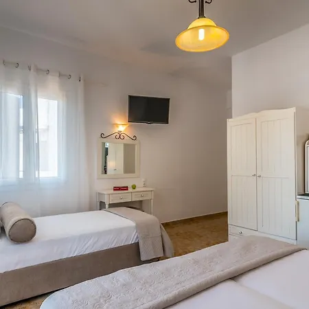 Iliopetra Guest house Adamantas (Milos)