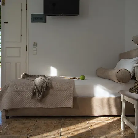 Iliopetra Guest house Adamantas (Milos)