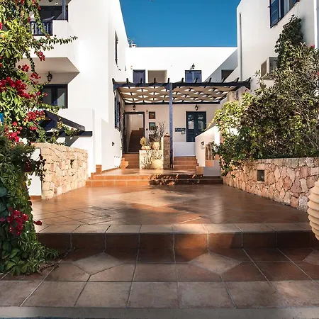 Guest house Iliopetra Adamantas (Milos)