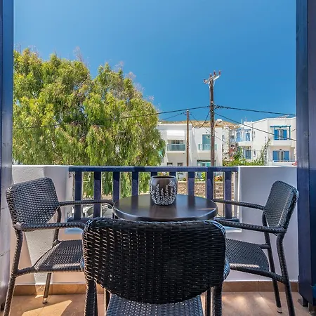 Guest house Iliopetra Adamantas (Milos)